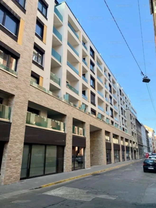 Kiadó garázs Józsefvárosban – 14 m², 28 000 Ft/hó