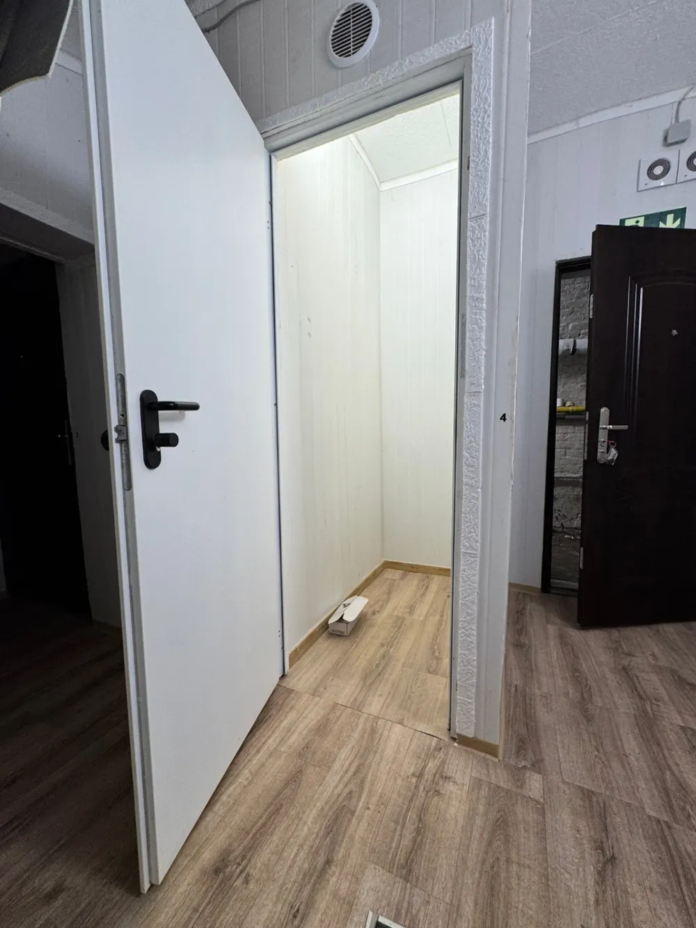 Kiadó tároló Terézvárosban – 1 m², 10 000 Ft/hó 2